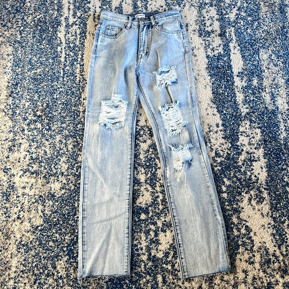 superdown Ramona High Waisted Jean in Light Blue Wash 24 - Picture 4 of 9